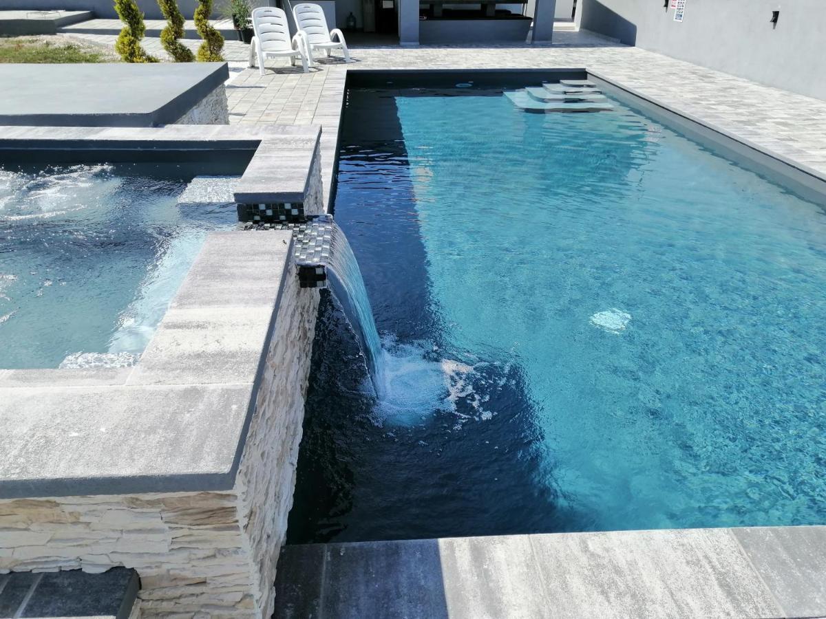 פורץ Apartments Katja מראה חיצוני תמונה
